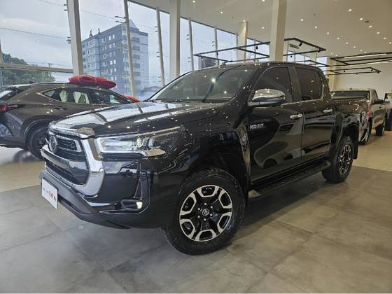 TOYOTA HILUX 2.8 D-4D TURBO DIESEL CD SRX 4X4 AUTOMÁTICO